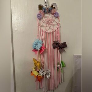 Bow holder / dream catcher